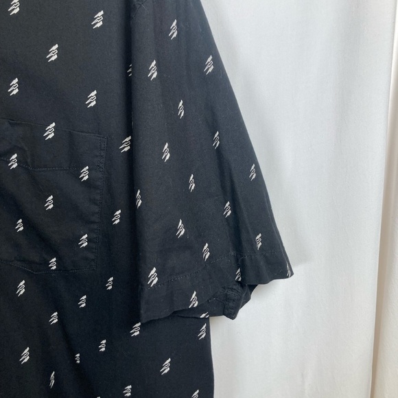 2/$15 American Eagle Seriously Soft Short Sleeve Button Down in Black/White - Picture 2 of 13
